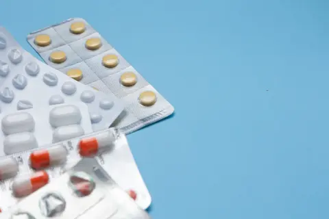 ドラッグストアで買った風邪薬のレシートがあります。確定申告で医療費控除を受けたいのですが、医師の処方箋がない市販薬でも、控除の対象として合算できますか？