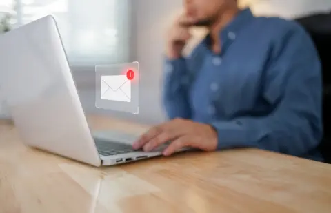 「未払い税金のお知らせ」というメールが届きました。メールリンクからの支払いを求められています。今はメールのリンクから支払う仕組みですか？