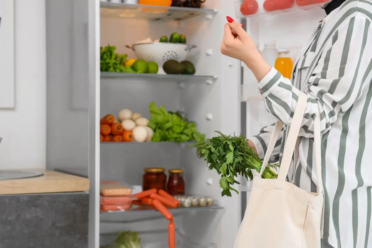 妻が「節約のために冷蔵庫の温度を最強から弱にした」と言います。たしかに電気代は少し下がったようですが、飲み物が冷えていない気がします。ここまで我慢して光熱費を削る意味はあるのでしょうか？