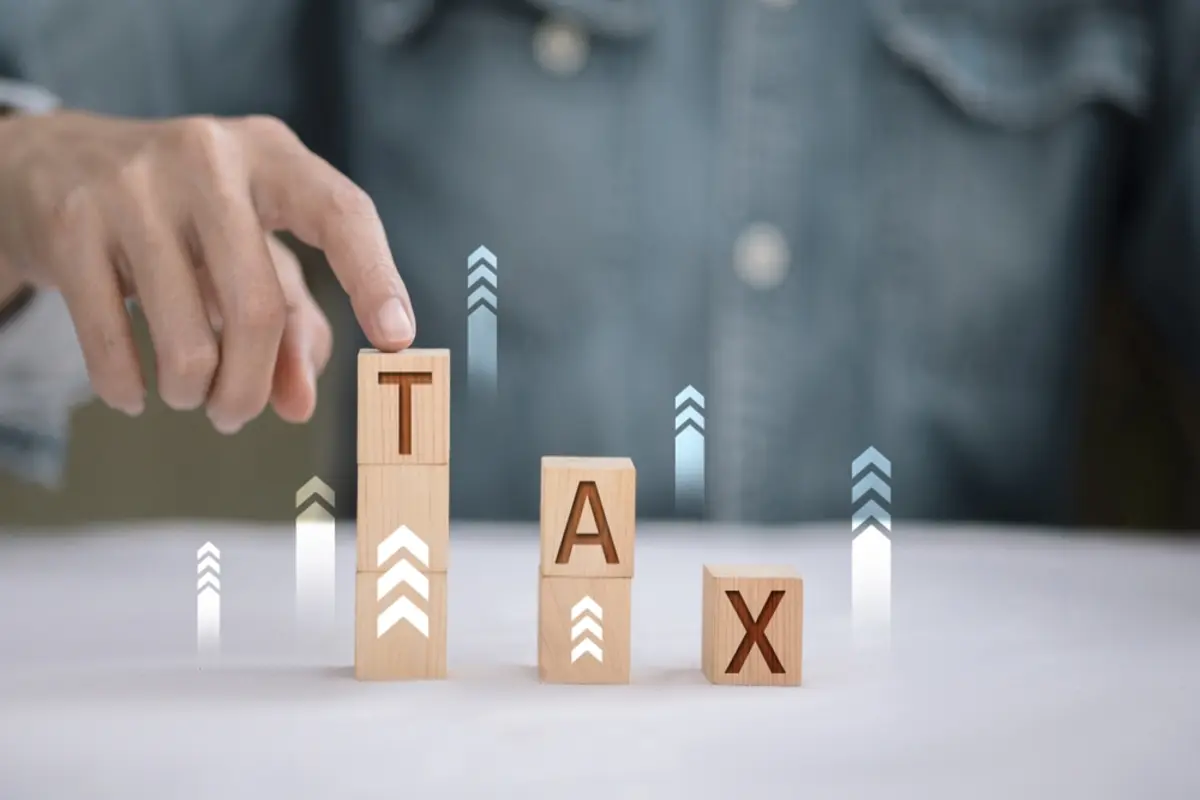 両親から「生前贈与」、節税には、一度に受け取るのと、毎年少しずつもらうのとではどちらが有利？