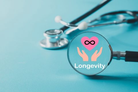 今年定年退職します。健康保険の任意継続は本当にお得？ 国保と比べてどちらがいいか教えてください。