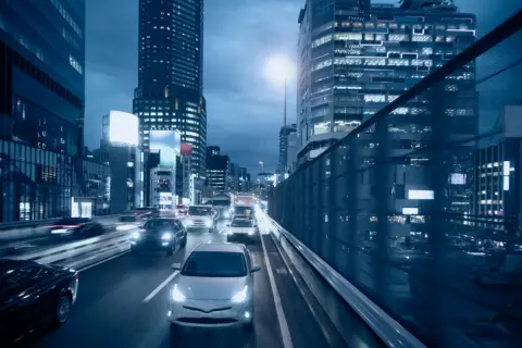 高速道路料金は「深夜」のほうが安いと聞きました。何時に乗って何時に降りれば割引になるのか、ルールを確認！