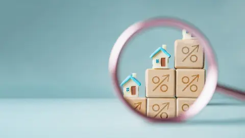 インフレ率「2.5％」の今、住宅ローン“3000万円”を繰上げ返済！ でも「インフレ率>住宅ローン金利」だと、結局“100万円以上の損”に…インフレ時代「返すほど損」になる理由とは