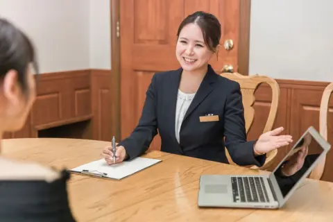 40代の息子に結婚相談所に入会したいと言われ、費用の相談を受けました。費用が数十万円かかると聞きましたが、親が出すケースは多いですか？