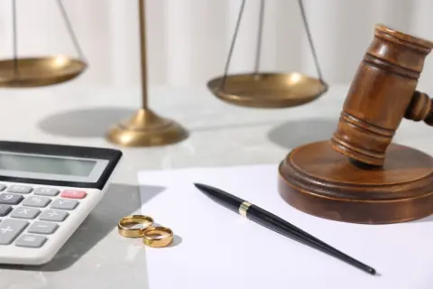 現在妊娠していて産休中ですが、訳あって来月離婚します。これから子どもと2人で暮らすために、どのような支援制度がありますか？