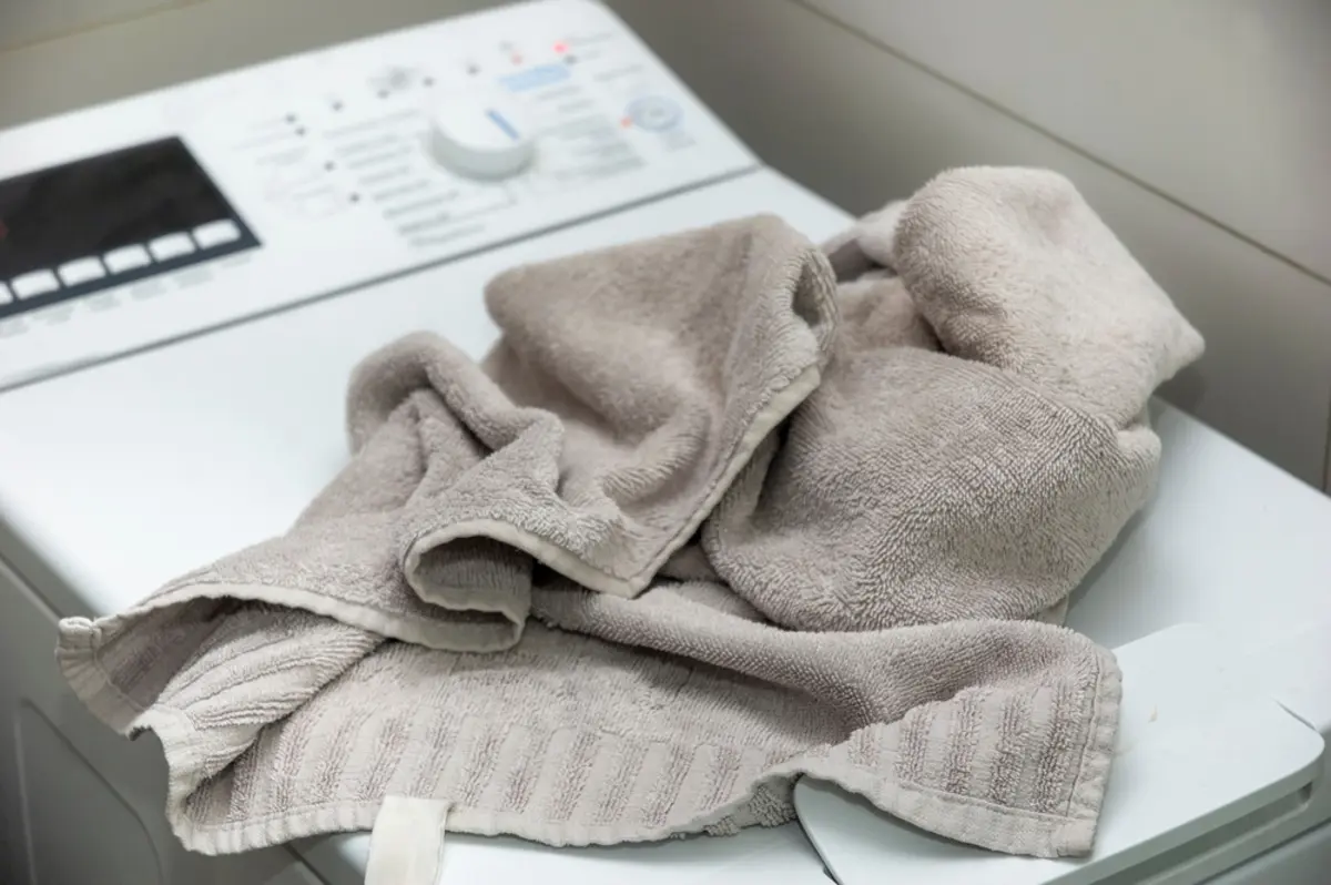 バスタオル、私は「毎日洗う」派、夫は「数日使う」派…洗濯回数で月の水道代はどれくらい差が出る？