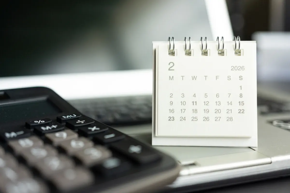 確定申告の期限を過ぎてしまいました。申告が遅れた場合、すぐに罰金のようなお金を払わなければならないのでしょうか？