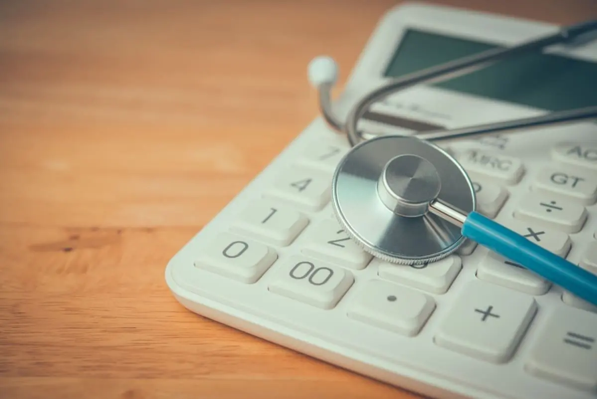 医療費が1ヶ月で「18万円」かかりました。”高額療養費制度”を使えばかなり戻るはずですが、実際はいくら返ってくるのでしょうか？