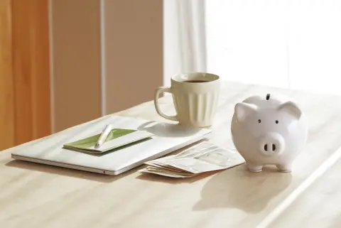 48歳で貯金5000万円あります。独身・持ち家ローンなしです。セミリタイアしてゆるく働く生活は現実的でしょうか？