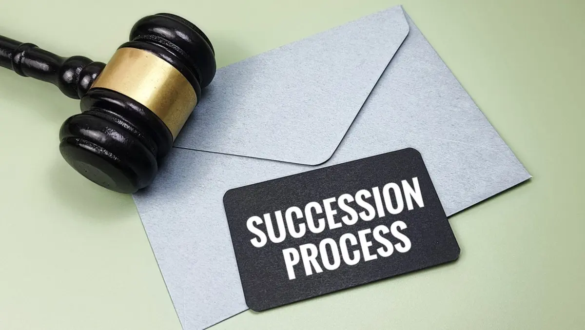 父が亡くなりました。残されたのはほとんど借金ばかりのようで、「相続放棄をしたほうがいいのでは」と家族で話し合っています。この場合、生命保険金まで受け取れなくなるのでしょうか？