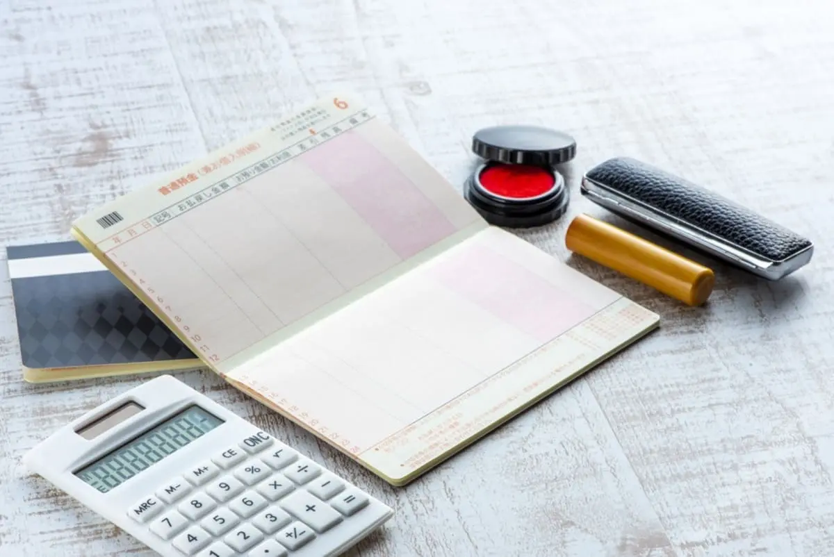 ゆうちょで定期に「300万円」預けています。金利が上がっても、結局“NISAのほうが得”ですか？「年率3％・5％」でどれだけの差になるのか確認