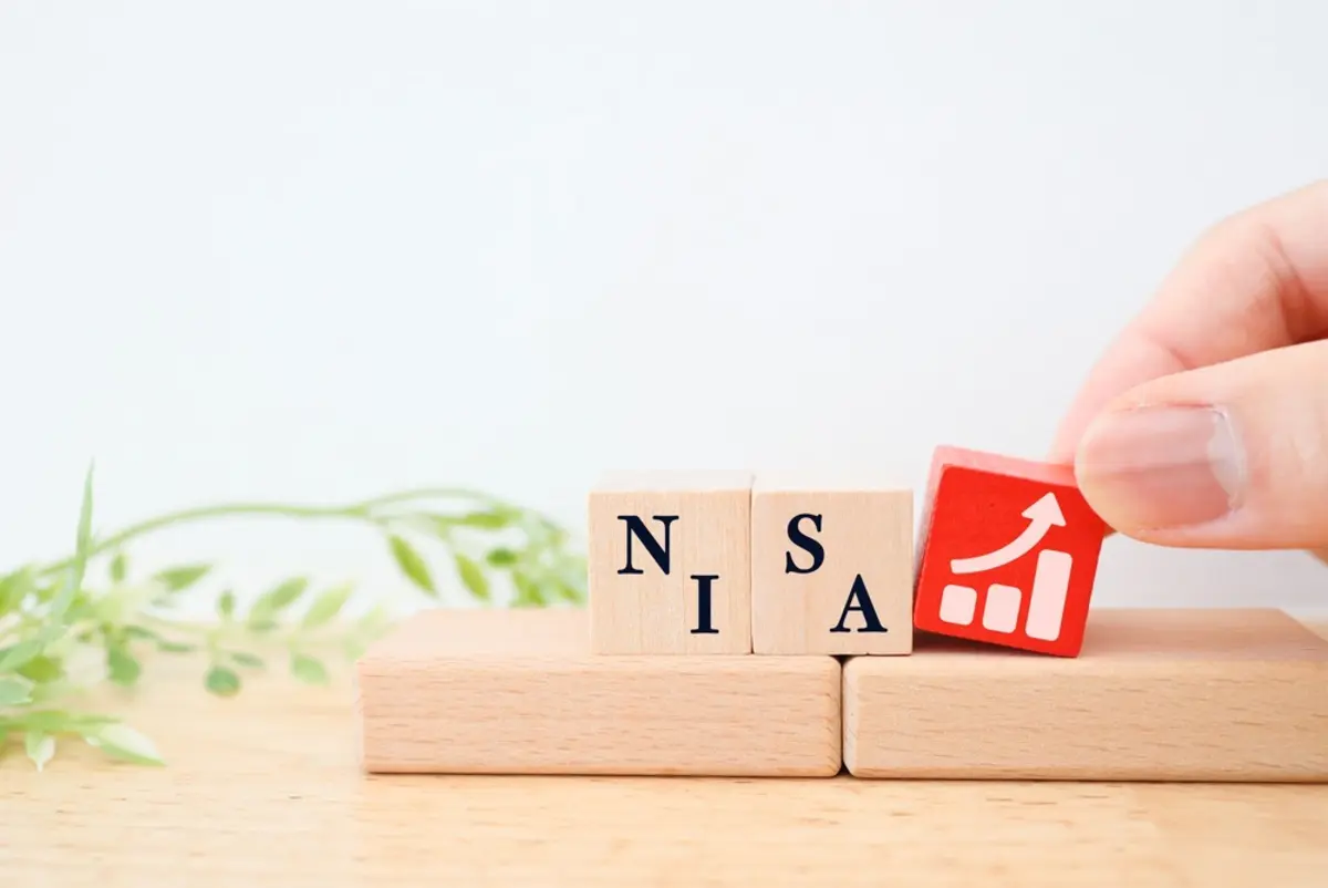 生活費が赤字続きのため、手持ちのNISAを「10万円売却しよう」としたところ、夫に止められました。やはり売らない方がいいのでしょうか……？