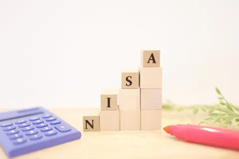 NISA成長投資枠で300万円が400万円になりました。NISAは売らない方がいいと聞きますが本当ですか？売らずに持ち続けるべきでしょうか？