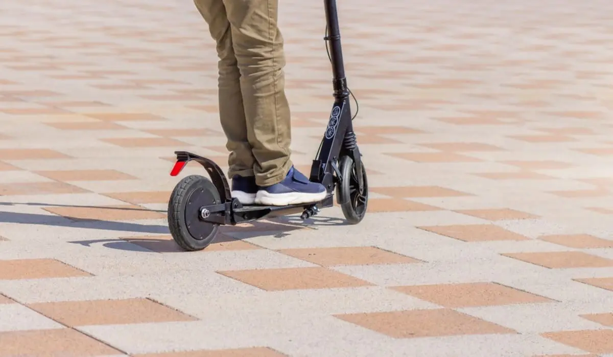 免許不要の電動キックボードを利用しています。飲みに行く際の移動手段とした場合、お酒を飲んでも“飲酒運転”にはならないですか？