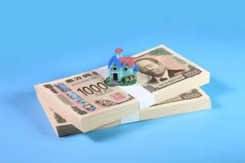 夫婦で「3000万円」の住宅ローンを返済！ でも“夫の名義”で組んだせいで、妻から夫への「贈与税が課される」なんて…共働きで返済する際の注意点とは？