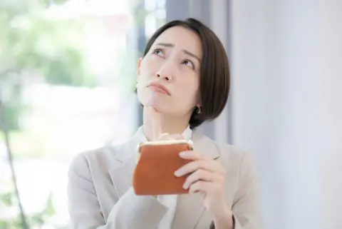 ペアローンを組んで家を購入しましたが、昨年離婚しました。最近になって金融機関から「元夫の支払いが滞納している」と連絡があり、不安でたまりません。このままでは私のほうに支払い義務が回ってきてしまうのでしょうか…？