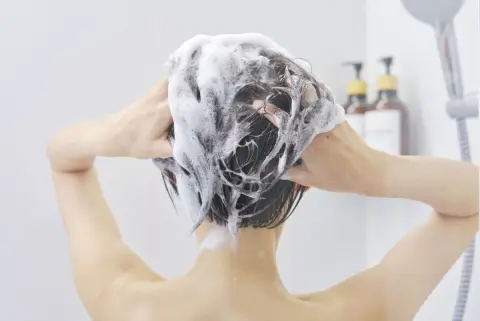 ヘアケア用品にかける月間コストの相場は？サロン専売品vsドラッグストアを比較