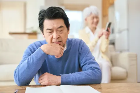 先月退職して無職です。お金がなく国民健康保険が払えないのですが、役所から催促の手紙が来ました。払えない場合、どうすればいいのでしょうか？