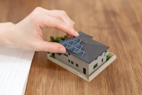 頭金ゼロでフルローン vs 5年貯めて頭金300万。2026年の金利上昇局面、どっちが正解ですか？