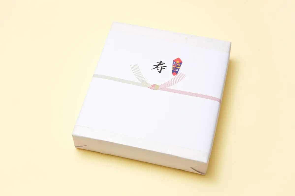 義姉に「入学祝い返さないなんてケチ」と言われていたことが発覚！ お祝いって“半返し必須”なんですか？ こちらもお祝いを送って「お互い様」と思っていたのですが、非常識だったでしょうか？