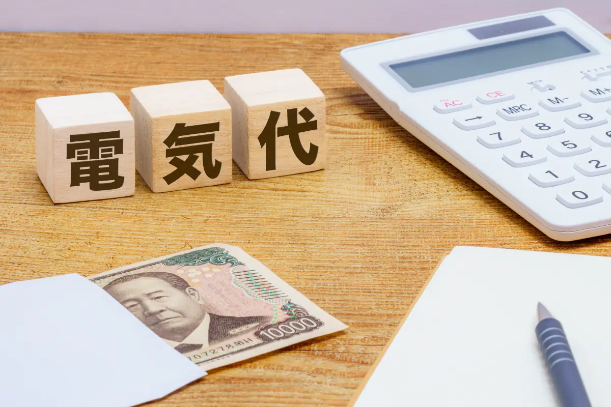 先月の電気代が“1万5000円”を超えて絶望！ 3月使用分で「電気・ガス料金支援」が終了とのことですが、補助がなくなると家計はいくら苦しくなる？ 4月以降の負担増に備える「節約術」とは