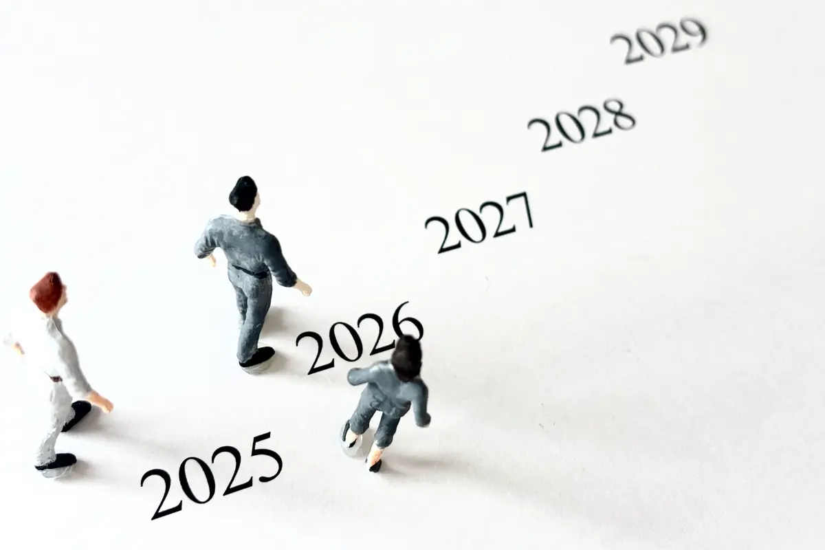 アメリカでは「年収1000万円超え」!? 国内でもいわゆる「ブルーカラー」の再評価が進む背景とは？ 身近だけど意外と知らない「年収700万円超えの現場職」も紹介