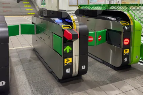 駅のトイレ利用時に「Suicaをタッチして」と言われ“150円”取られた！「電車に乗ってないならタダ」じゃないんですか？ 阪急は“20分以内”なら料金不要に…入場券が必要なケースとは