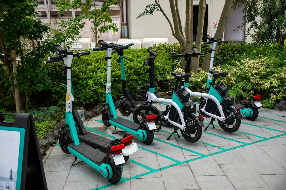 運転中「逆走するLUUP」に遭遇し恐怖…！ 4月から“自転車の逆走”は「反則金6000円」と聞きましたが、LUUPは対象外なんですか!?“青切符の対象”になる違反を確認