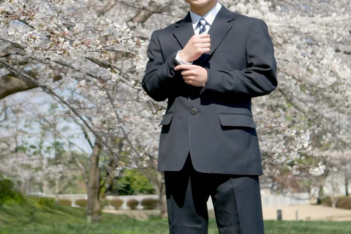 息子は「初任給25万円」で“平均より高い”と思っていたら、今は「大卒平均26万円」と聞きビックリ！ 世の中の新卒はそんなにもらってるんですか？ 就活生の「理想の初任給」も確認