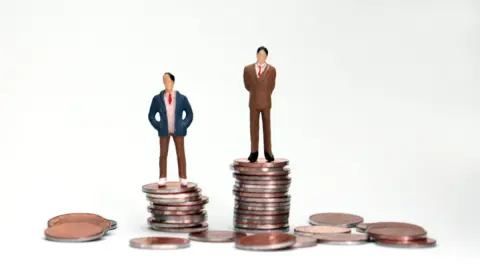 新卒で“月収22万円”ですが、2年目の先輩に「住民税ないから、自分より1万円手取りが多い」と聞きビックリ！「金あるなら多く払って」とのことですが、本当に自分のほうが“手取りが多い”ですか？