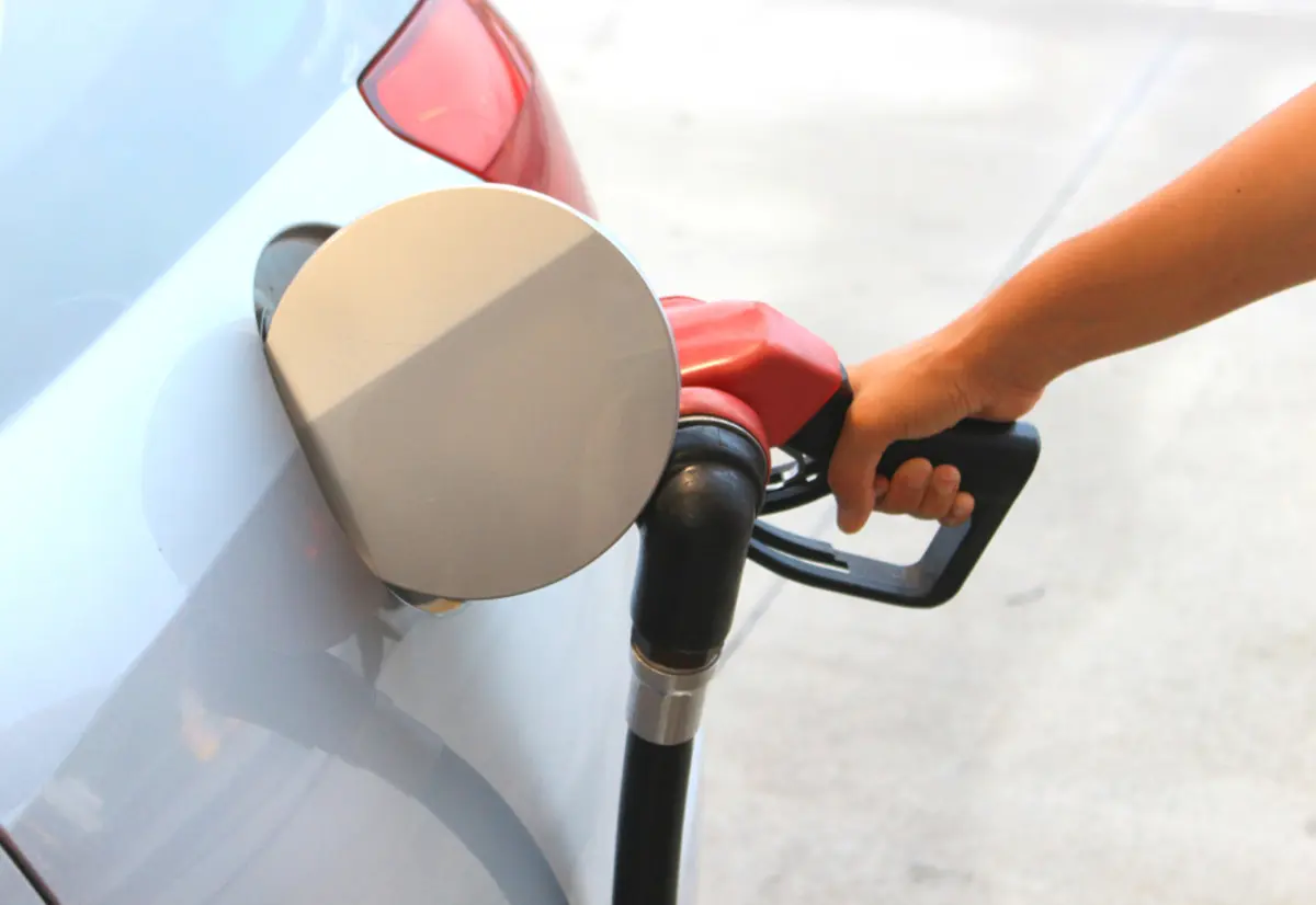 ガソリンを満タンにしても、思ったより走りません。「カタログ燃費」と”実際の燃費”が違うのは普通なのでしょうか？