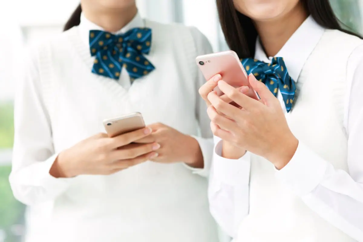 中学生になる孫の入学祝いとして“iPhone”をねだられています。「10万円以上」すると聞きますが、“Android”との価格差はどれくらいあるのでしょうか？