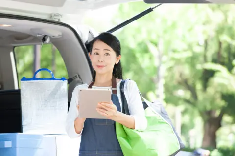 年金額を増やすために扶養から外れて働こうと思っています。50歳から月20万円稼いだ場合、年金の増加額はどのくらい期待できるのでしょうか？