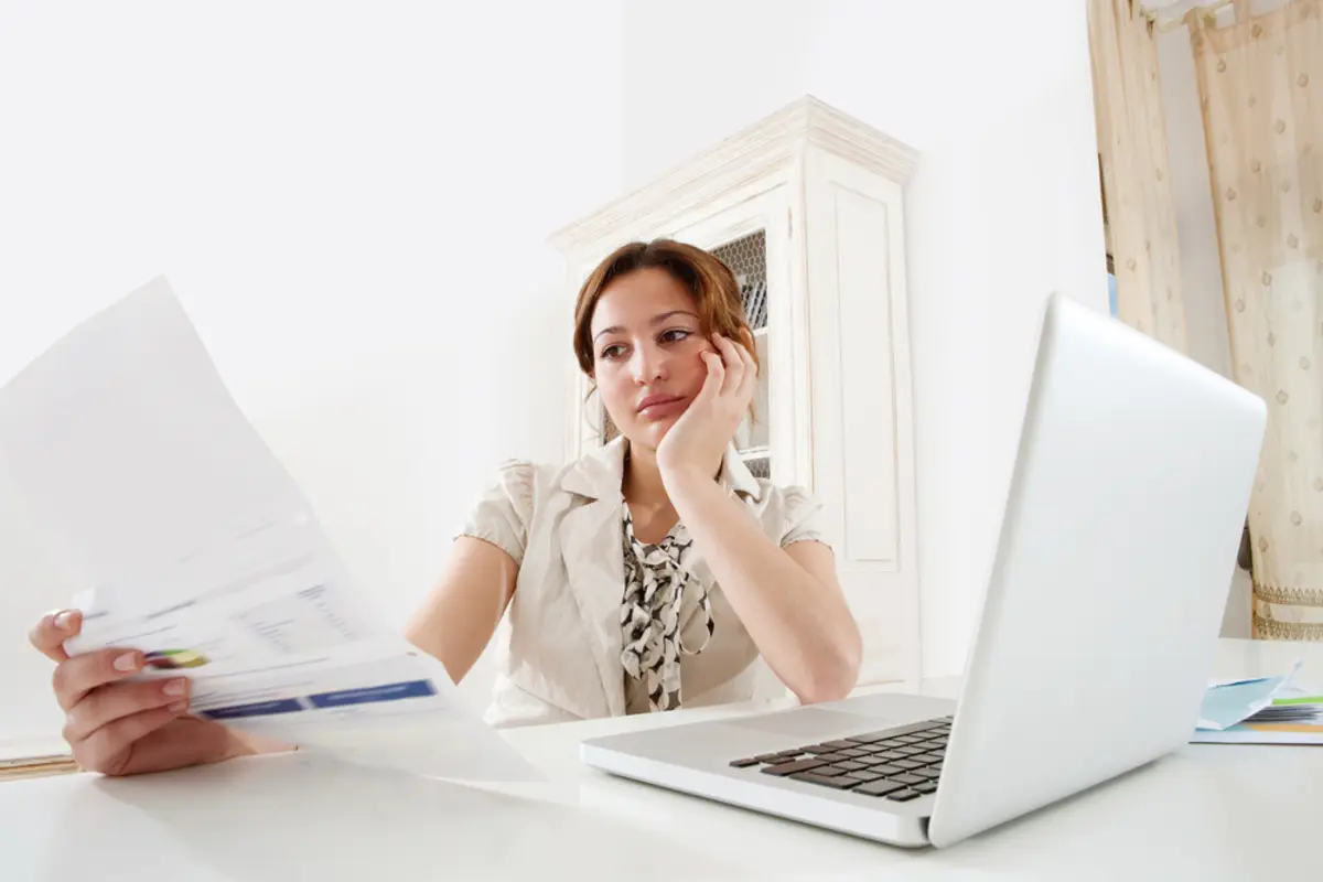 駐車違反で青切符の反則金を支払ったのに、後日「放置違反金」の通知が届きました。これは別で支払う必要がありますか？