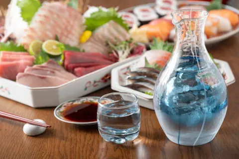 夫は1日頑張ったご褒美と言って毎日お酒を飲んでいます。月に1万5000円以上かかっているのですが、世間一般的には毎月いくらお酒にお金を使っているのでしょうか？