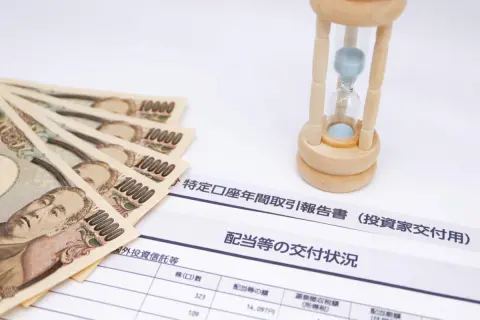 郵便局で「NISAの配当金」を受け取ったら“税金20％”引かれショック！「確定申告でも取り戻せない」らしいけど、いったいナゼ!? 設定ひとつで“数万円の差”が出る、正しい受け取り方法とは