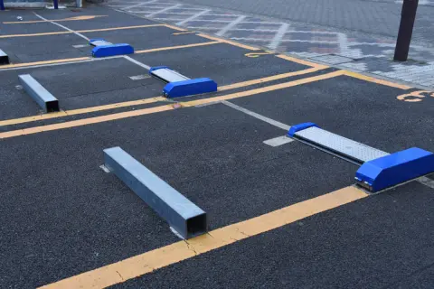 駅前の「24時間最大1000円」のコインパーキングを“出張の3日間”利用！ 精算機で「1万5000円」と表示されたのですが“3000円”のはずですよね？ 本当に全額払うのでしょうか？