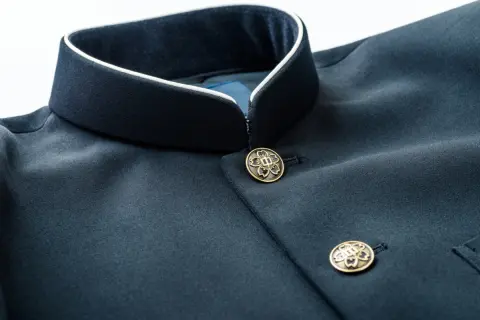 息子の「中学校の制服」がフリマアプリで“1万円”で売れた！ ママ友に「犯罪だしアカウント停止になる」と言われましたが“男子の制服”もダメなんですか？ 規約違反になる理由とは