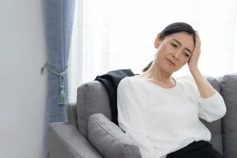 娘に「お金ないのになんで産んだの？」と言われショック…「大学は奨学金で通って」と伝えたのですが、学費を出せないのは“親失格”ですか？ 義務教育でもないなら、無理する必要ないですよね？
