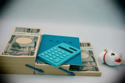 「主婦（主夫）年金縮小」というニュースを見て不安になりました。現在専業主婦なのですが、今回の見直しは私のようなケースが対象になるのでしょうか？