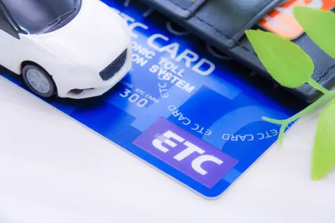 家族で遠出した際、夫が「ETCがなくても高速代はそこまで変わらないでしょ」と言っていました。でも私は、割引が使えないならかなり差が出るのでは？ と気になります。実際どれくらい負担は変わるのでしょうか？