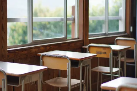 子どもがこの春高校に入学したのですが、想像以上にお金がかかって驚いています。これがもし双子だった場合、やはり単純に2倍かかるものなのでしょうか？