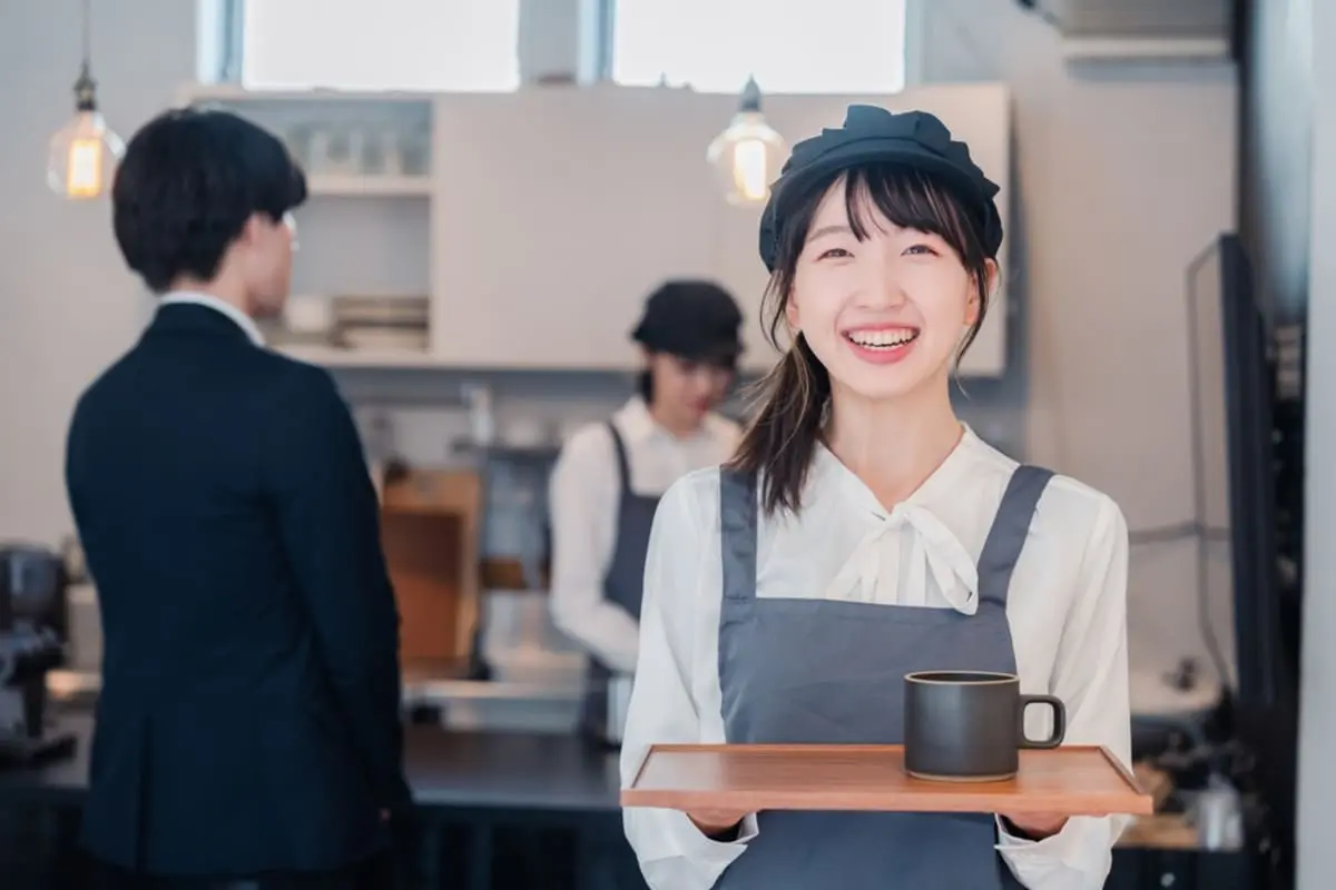 大学生の息子が「時給1200円」でアルバイト開始！ 年収「123万・150万・188万円」稼いだ場合、親子でどんな影響がある？ 扶養内でいるため“月何万円まで”に抑えるべきか確認