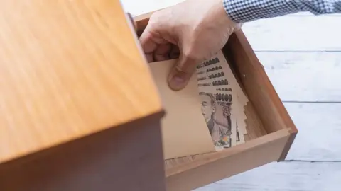 母の入院に伴い「500万円」のタンス預金を一時的に預かる予定です。退院後に返すので税金はかかりませんよね？