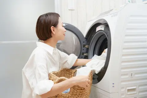気温が上がってくると洗濯物が多くなり、毎日2回フル稼働…。洗濯から乾燥まで使うと、水道代・電気代は月にいくらかかっている？