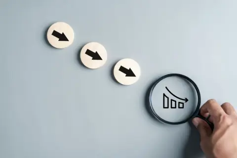 4月から「夫の年金が月3万円も減った」と嘆く妻。65歳になると“急に減額される”なんて…何か悪いことをしましたか？「加給年金」が停止になる要件・受給額を解説