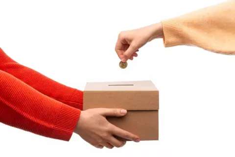 レジ横で”募金”を勧められ「100円」入れました。この募金はどこに使われるのか、後から確認する方法はあるのでしょうか？