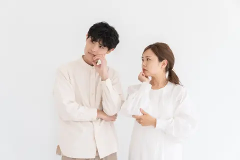 家賃補助「10万円」出る彼氏と“家賃16万円の部屋”で同棲中、折半で「8万円払って」と請求された！ 2万円を“ネコババされてる”ように感じるのですが、本当に公平なんですか？ 負担割合の決め方とは