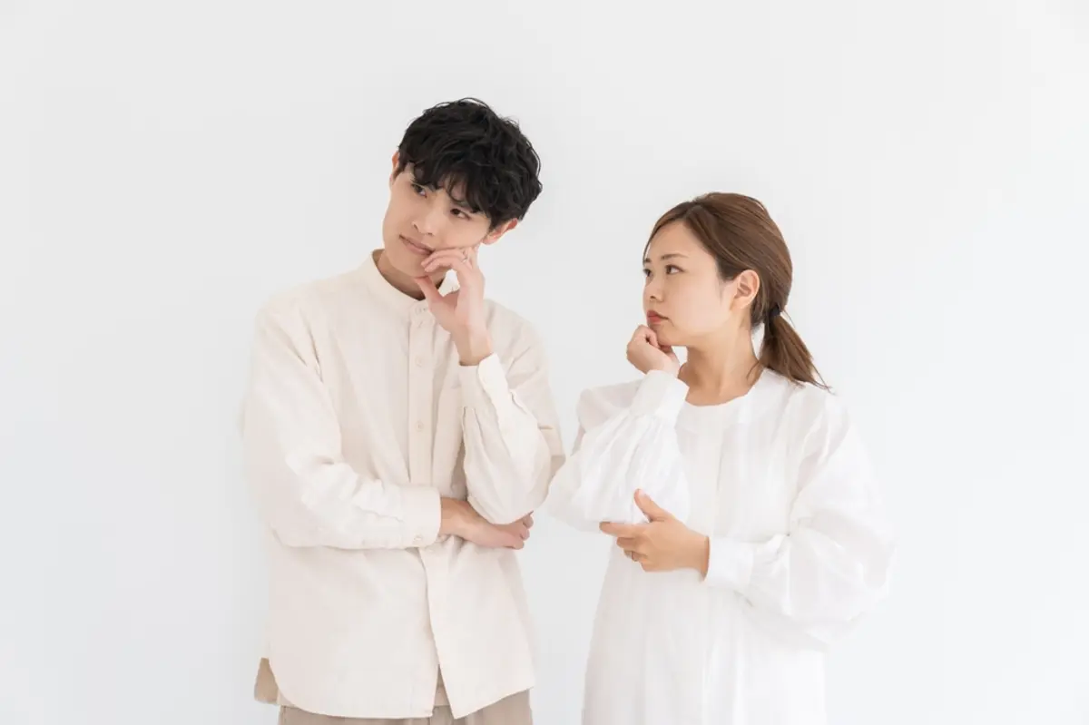 家賃補助「10万円」出る彼氏と“家賃16万円の部屋”で同棲中、折半で「8万円払って」と請求された！ 2万円を“ネコババされてる”ように感じるのですが、本当に公平なんですか？ 負担割合の決め方とは