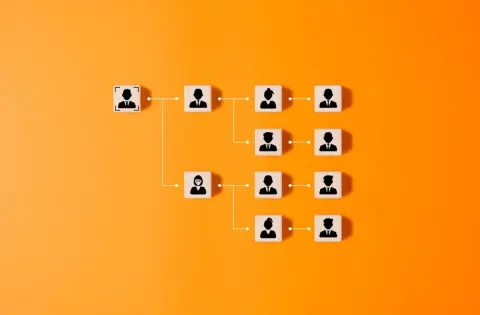 30代後半で「管理職」と「専門職」、どちらを目指すべきか迷っています。年収だけでなく、働き方まで考えるとどちらが合っているのでしょうか？